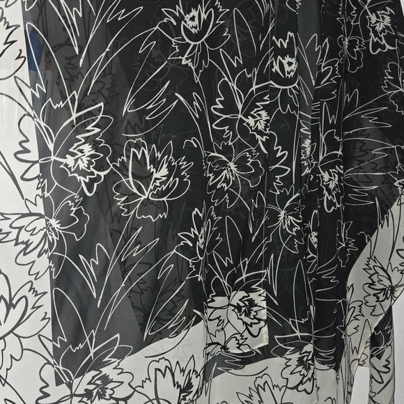 Anne Klein Monochrome Floral Shawl - Picture 5 of 5